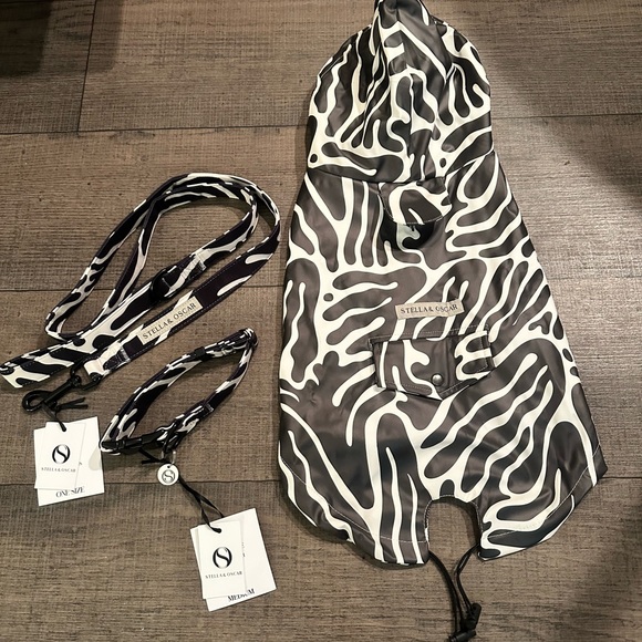 NWT Stella & Oscar rain coat & walking set abstract pattern comes with dust bag - Picture 3 of 4